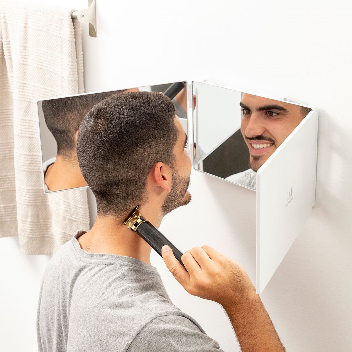 Espelho para Casa de Banho com Luz LED e Visão 360º SelfKut InnovaGoods -  Conforama
